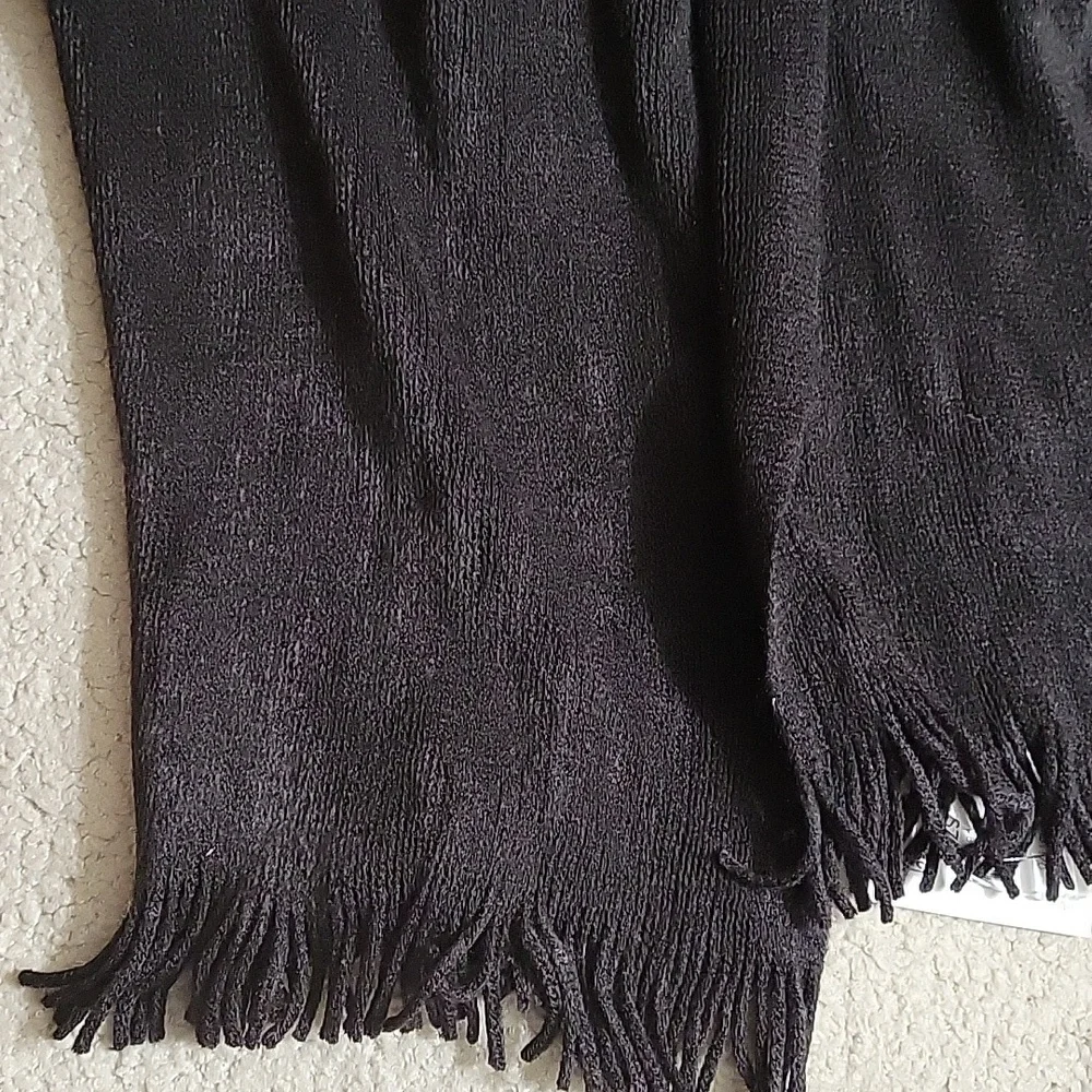 CALVIN KLEIN NWT BLACK SCARF WITH FRINGES